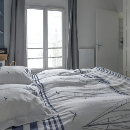 Beautiful 4-Person Apartment Near Montmartre